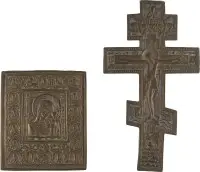 Deux icônes en bronze : crucifix et Vierge de Kazan (Kazanskaja)