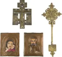 Collection en quatre parties : croix copte à main, croix de maison et deux icônes avec oklad