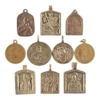 Collectie van tien icoon-hangers