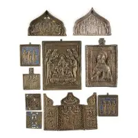 Collection de dix icônes en bronze : Christ Pantocrator, Déisis, saint Nicolas de Mozhaïsk et fragments d'icônes