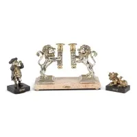 Paire de bougeoirs « Lions de Juda » et deux sculptures