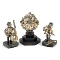 Trois sculptures : 'Boule de Jérusalem', 'Violoniste' et 'Contrebassiste'