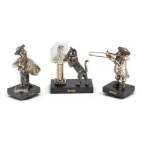 Drie sculpturen: 'Kat en aquarium', 'Trombonist' en 'Accordeonist'