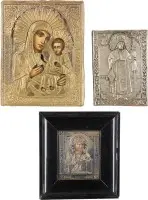 Drie iconen met oklad: Christus Pantocrator, Moeder Gods Iverskaja en heilige Feodosij van Oeglitsj