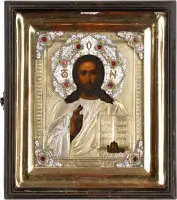 Zeer fijne icoon van Christus Pantocrator met cloisonné-emaille oklad in een kiot