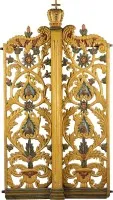 Porte royale monumentale d'une iconostase d'église avec les quatre évangélistes
