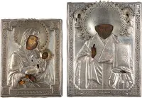 ZWEI KLEINE IKONEN MIT SILBER-OKLAD: GOTTESMUTTER 'LINDERE MEINEN KUMMER' UND HEILIGER NIKOLAUS VON MYRA