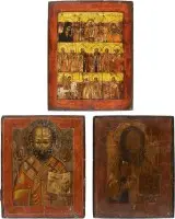Drie iconen: Christus Pantocrator, Sint-Nicolaas van Myra en een meerveld-icoon met de nederdaling ter helle en geselecteerde heiligen