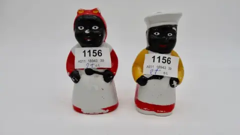 1 pepper and salt shaker