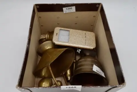 1 small lot of brass and others