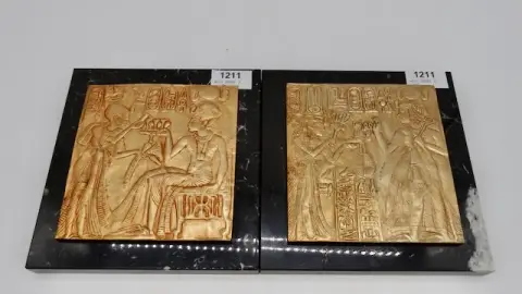 2 рельефных изображения на мраморе