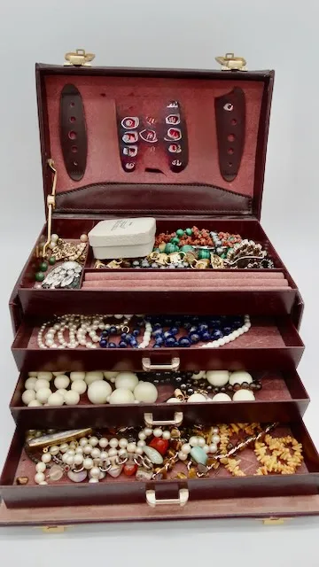 1 lot sieraden in 3 dozen