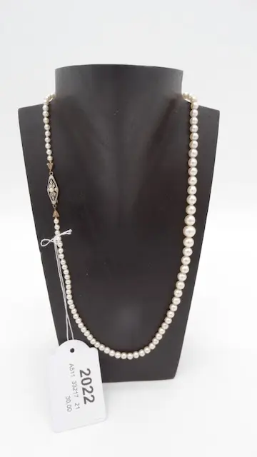 1 collier de perles avec fermoir en or jaune 333
