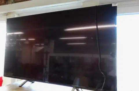 1 televizor Panasonic + dálkový ovladač