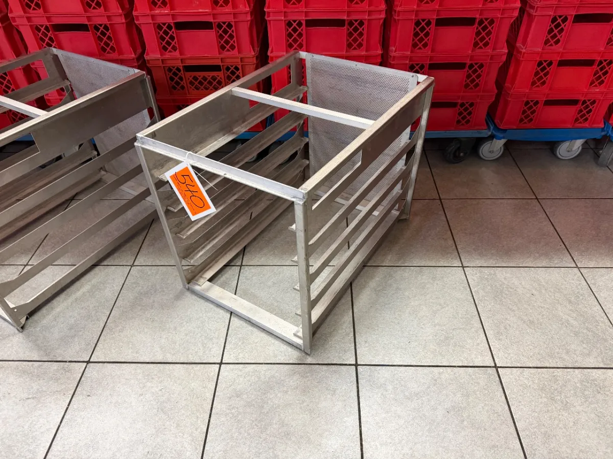 Aluminiowy wózek do transportu ciast