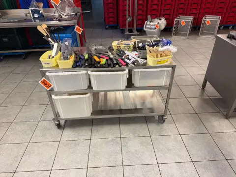 Stół roboczy ze stali nierdzewnej (bez zawartości)