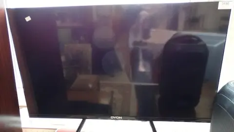 1 televizor Dyon + dálkový ovladač