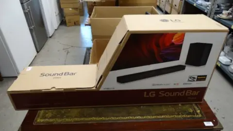 1 саундбар LG