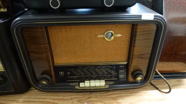 1 staré rádio