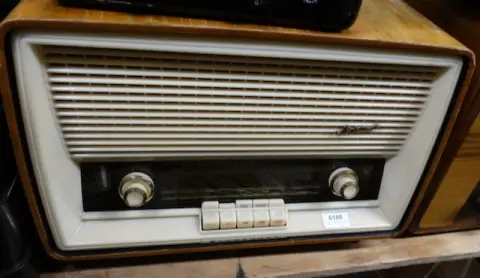 1 staré rádio