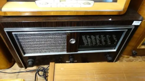 1 staré rádio