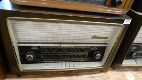1 staré rádio