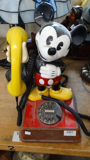 1 old "Mickey Mouse" telephone