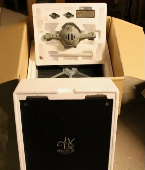 1 Star Wars Imperial Tie Fighter (partly broken)