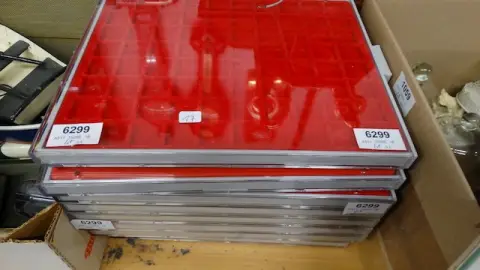 1 lot of coin boxes without coins