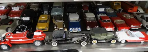 1 lot of model cars