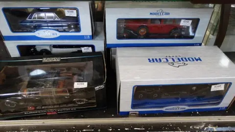 6 model cars