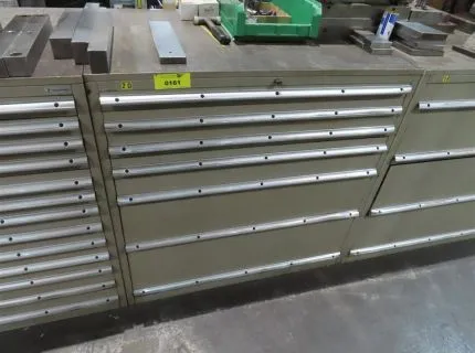 1 tool cabinet, make: Polschröder, approx. 100 x 75 x 100 cm, 7 drawers with contents, consisting of various abrasives, percussion drill bits, countersinks, etc.