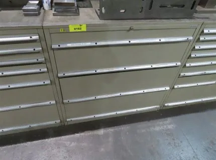 1 tool cabinet, make: Polschröder, approx. 100 x 75 x 100 cm, 4 drawers, contents: various screws