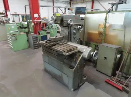 1 freesmachine, fabr.: Deckel, type: FP2LB, bouwjaar: 1965, serienr. 0679, digitale positieweergave, incl. accessoires in kast