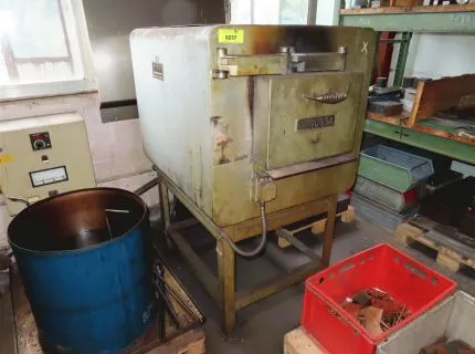 1 piec muflowy, producent: Degussa, typ: KO40/25/65, rok budowy: 1965