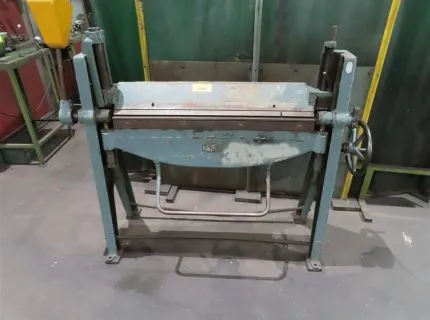 1 ohraňovací stroj, výrobce: FASTI, typ: 205/1, rok výroby: 1962, pracovní rozsah 1020 x 2000 mm