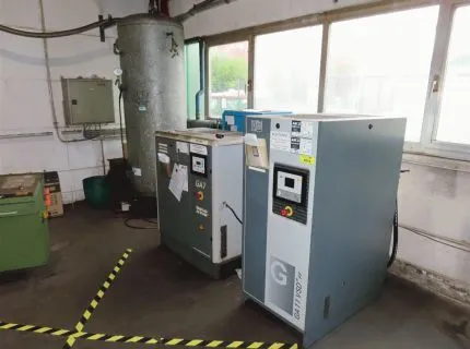 1 compressor system consisting of 1 screw compressor, manufacturer: Atlas Copco, type: GA7, year 2003, 1 screw compressor, manufacturer:…