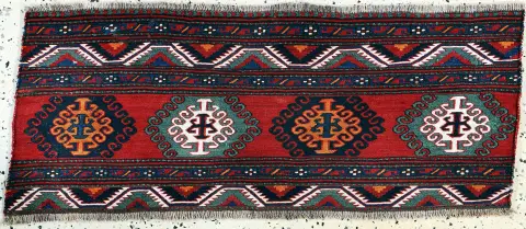 Część Mafrasz Shahsawan, Persja, ok. 1900, wełna na wełnie, ok. 109 x 43 cm, EHZ: 2