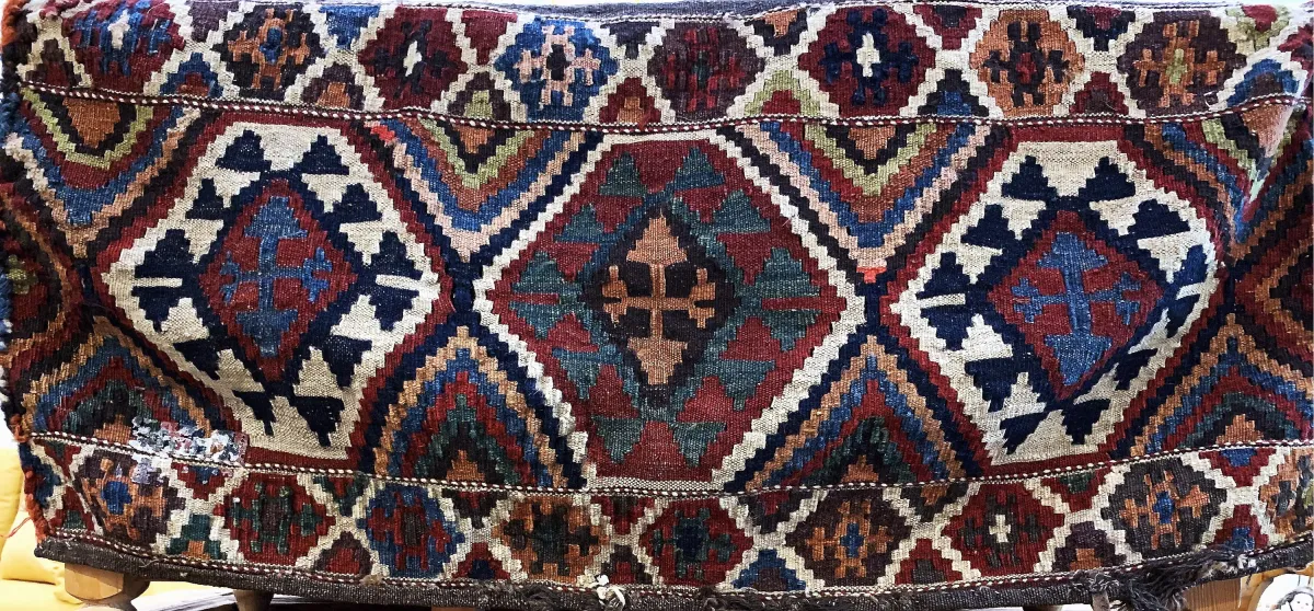 Shahsawan "Mafrasch", Perzië, circa 1900, wol op wol, ca. 110 x 50 x 50 cm, EHZ: 3