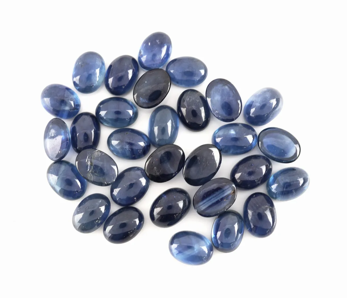 Lot lose Saphire, zus. ca. 36.02 ct, ovale Cabochons in versch. Größen und Farbnuancen