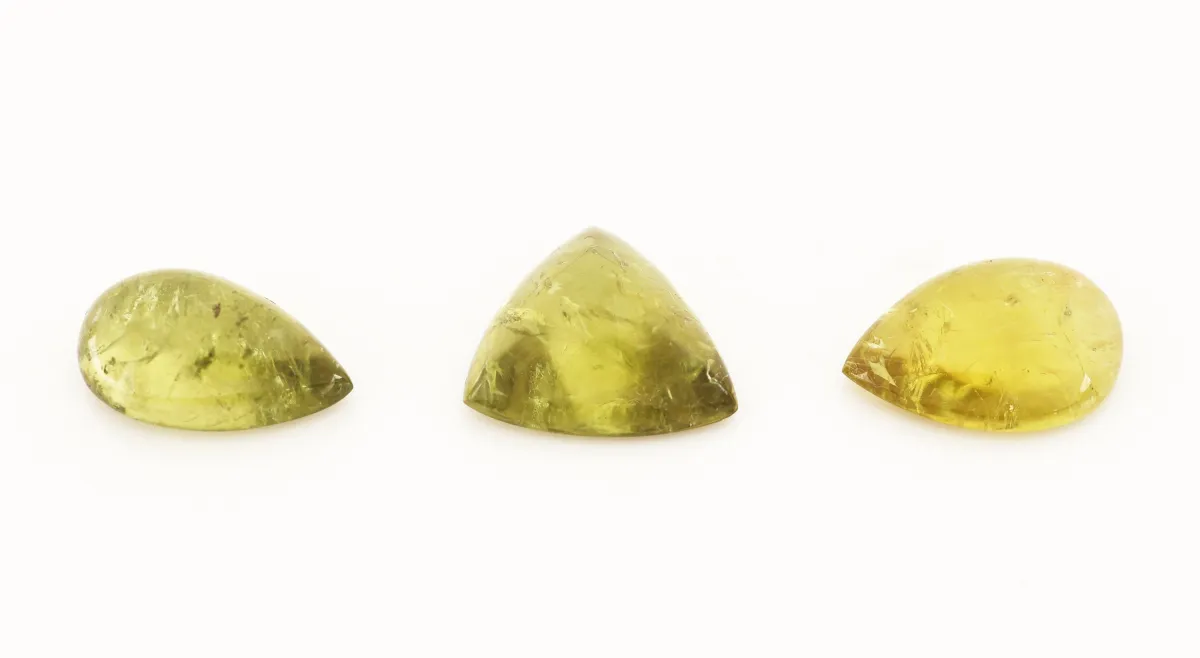 Lot 3 loose Mali garnets, total approx. 15.86 ct, 2 x drops, 1 x triangle
