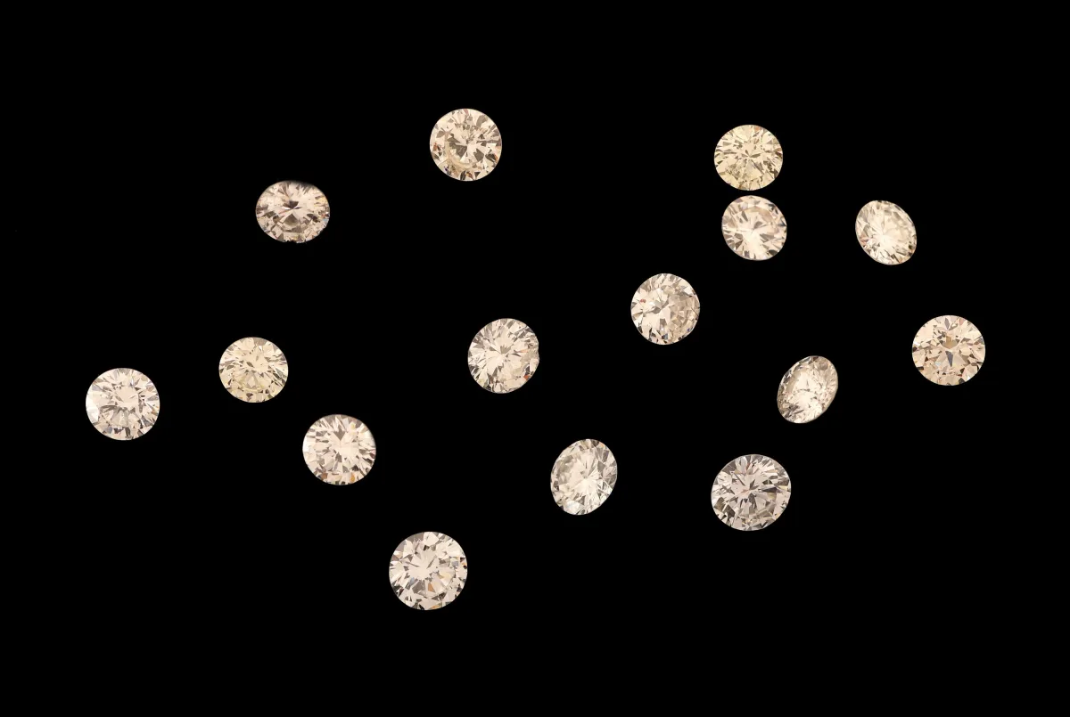 Lot 15 luźnych brylantów, łącznie ok. 2,05 ct Biały-j. Yellow/si, szacunek: 1700,- EUR