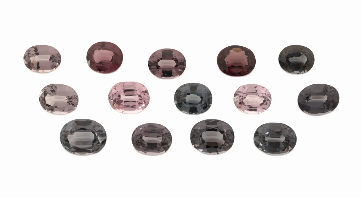 Lot de 14 spinelles lâches, total env. 18,23 ct, taille ovale, tailles et couleurs diverses