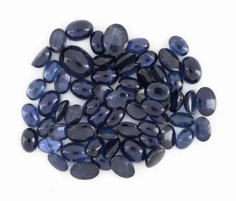 Lot de saphirs en vrac, total env. 51,62 ct, cabochons de tailles, formes et nuances variées