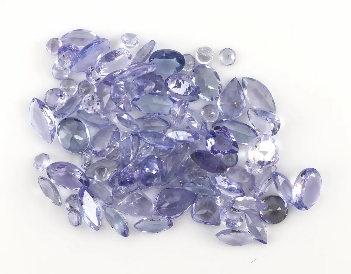Sada volných tanzanitů, celkem cca 7,79 ct, různé brusy, velikosti a barevné odstíny