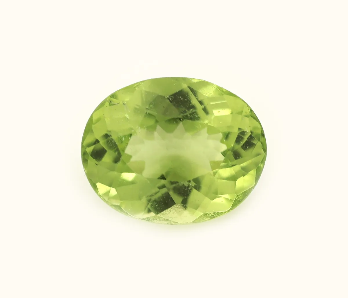 Loser Peridot, ca. 1.08 ct, ovalfacett., schöne intensive Farbe Schätzpreis: 120, - EUR