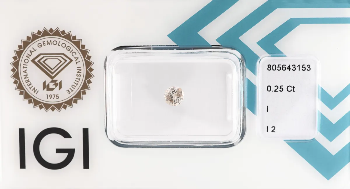 Brillant lâche, 0,25 ct blanc légèrement teinté (I)/p2, scellé, expertise IGI jointe