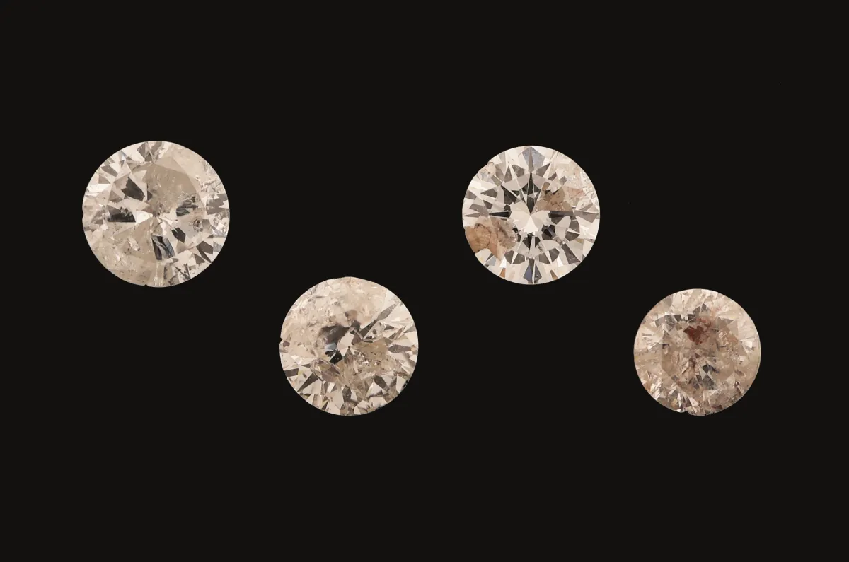 Sada 4 volných briliantů celkem cca 1,37 ct bílý/p, D. cca 4,00, 4,3, 4,6 a 4,9 mm, (1 x an