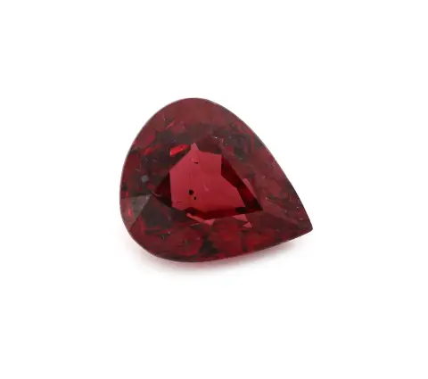 Rhodolite seul, env. 3.84 ct, goutte facettée, couleur intense, estimation : 230 EUR