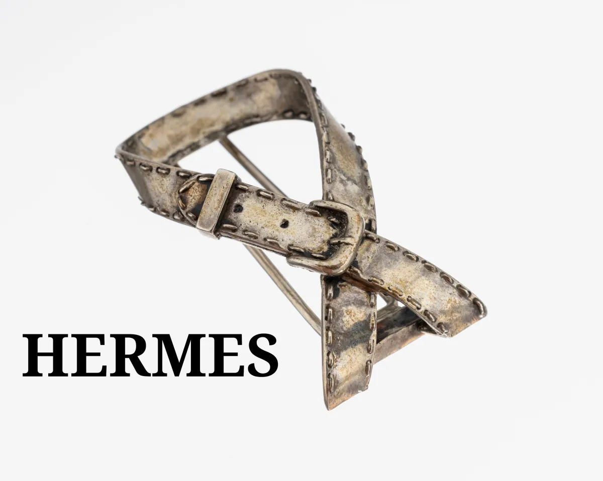 HERMES Brosche, Silber, Darstellung eines 0ürtels, L. ca. 4.5 cm, sign., bez. Made in